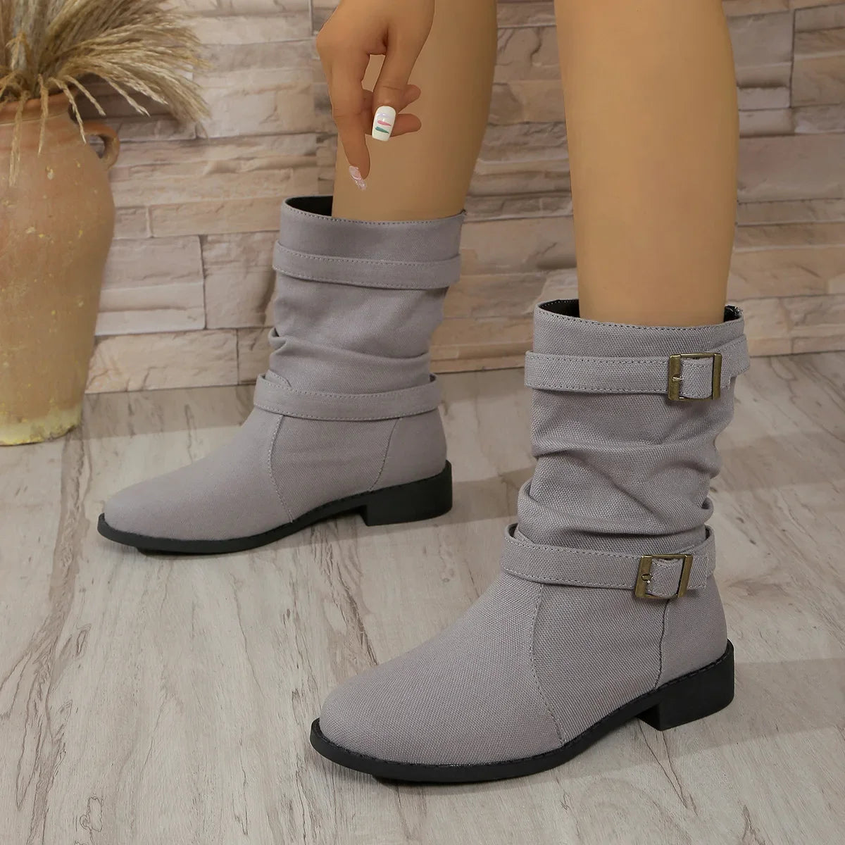 Elegante und stützende orthopädische Stiefel
