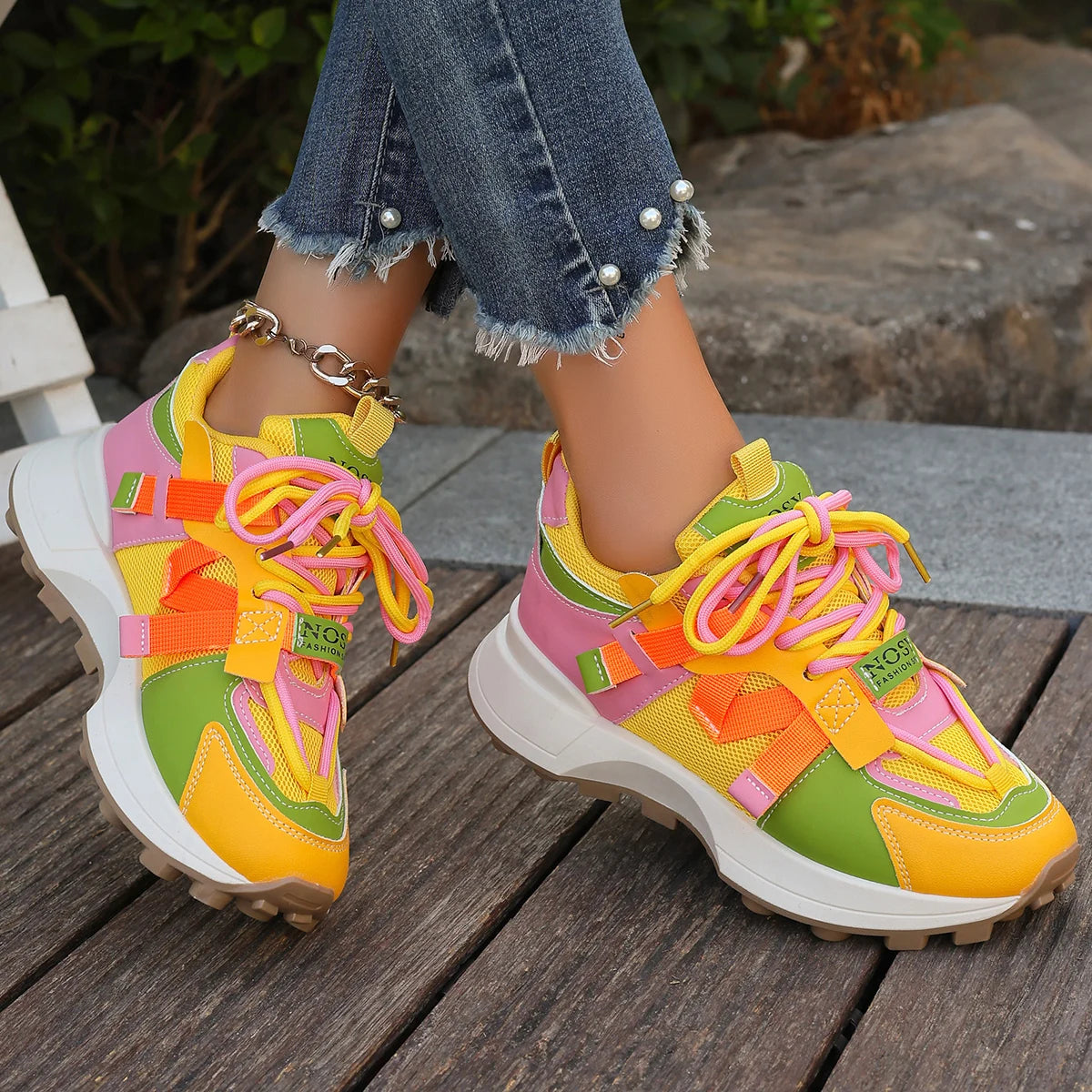 Elegante und stützende orthopädische Turnschuhe