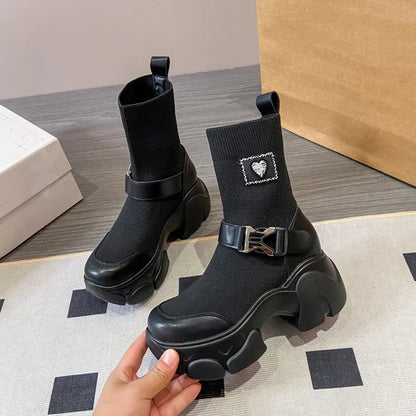 Bequeme und modische orthopädische Stiefel