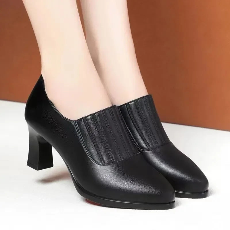 Stützende und trendige orthopädische Stiefel