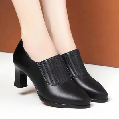 Stützende und trendige orthopädische Stiefel