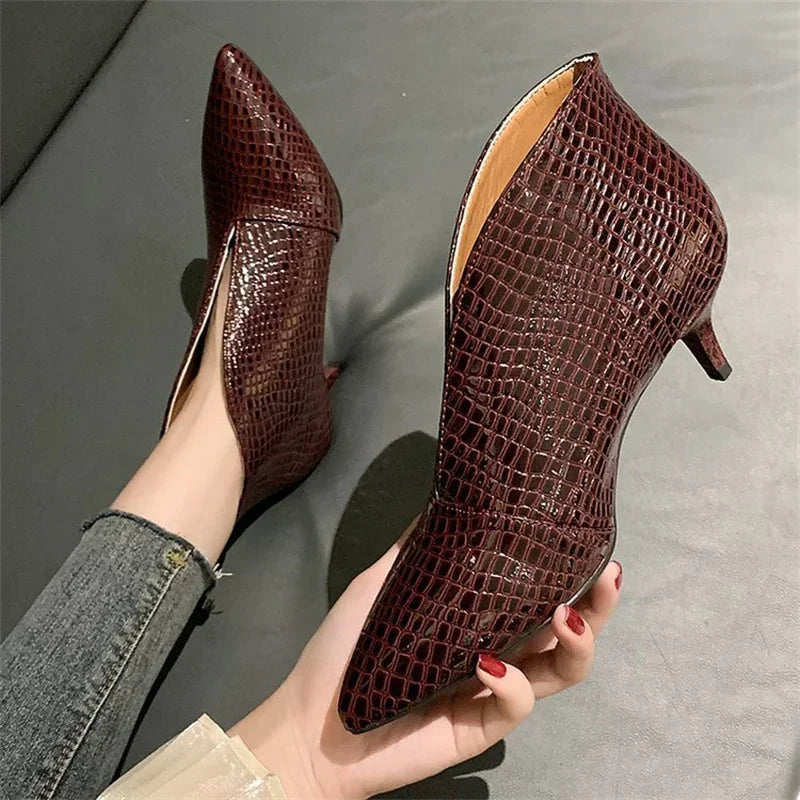 Stützende und trendige orthopädische Stiefel