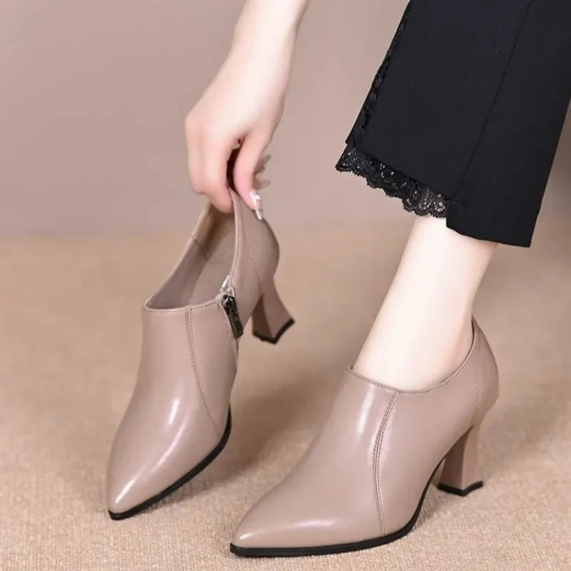 Modische und stützende orthopädische Stiefel