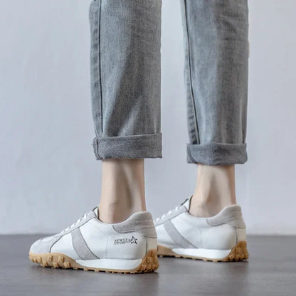 Elegante und stützende orthopädische Turnschuhe
