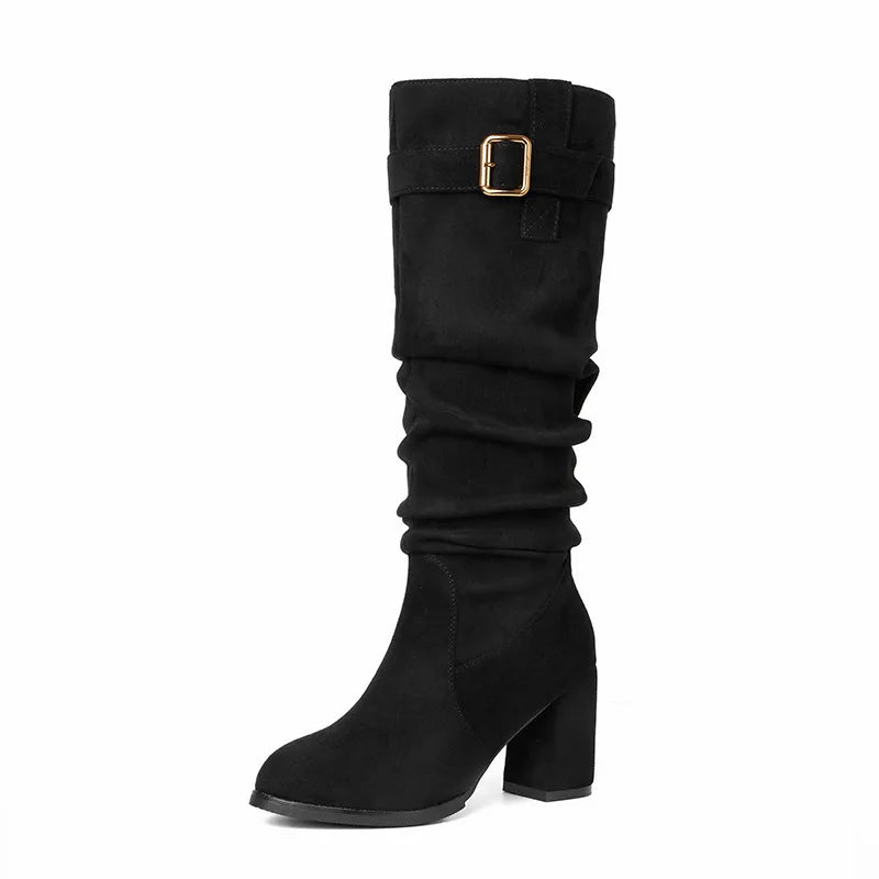 Stützende und trendige orthopädische Stiefel