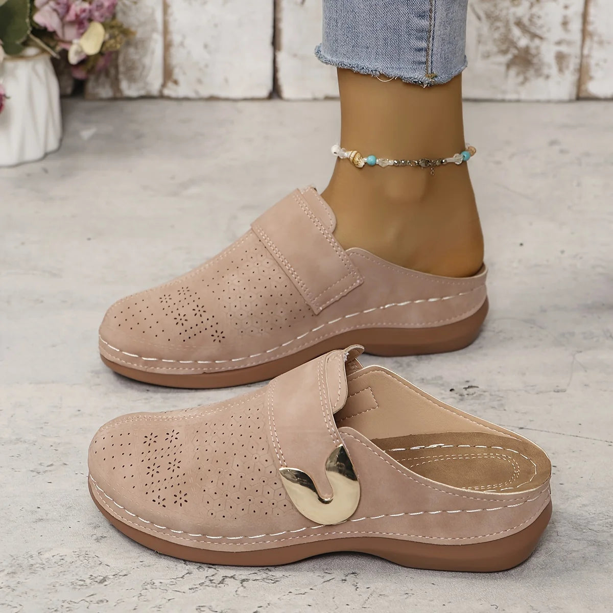 Elegante und stützende orthopädische Sandalen