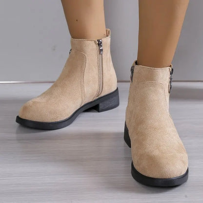 Stützende und trendige orthopädische Stiefel