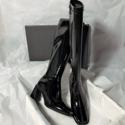 Elegante und stützende orthopädische Absätze