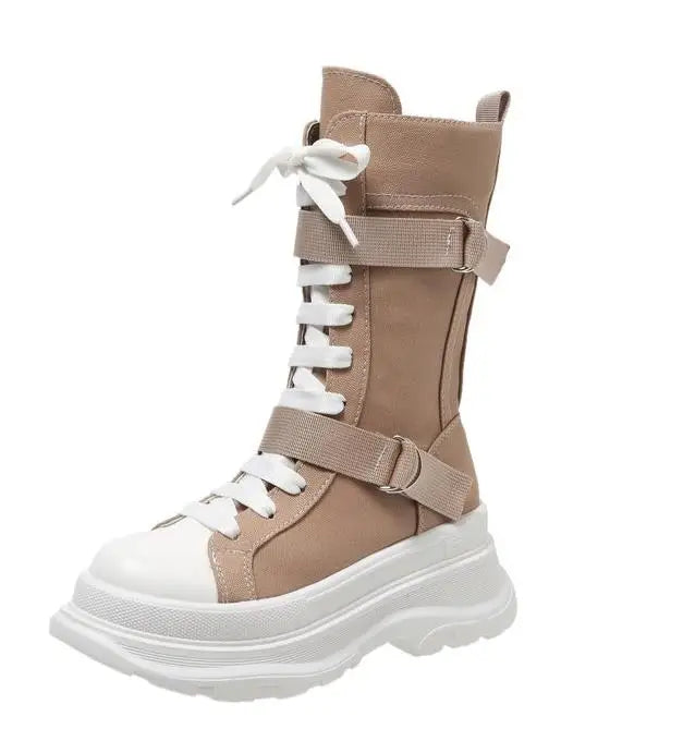 Stützende und trendige orthopädische Stiefel