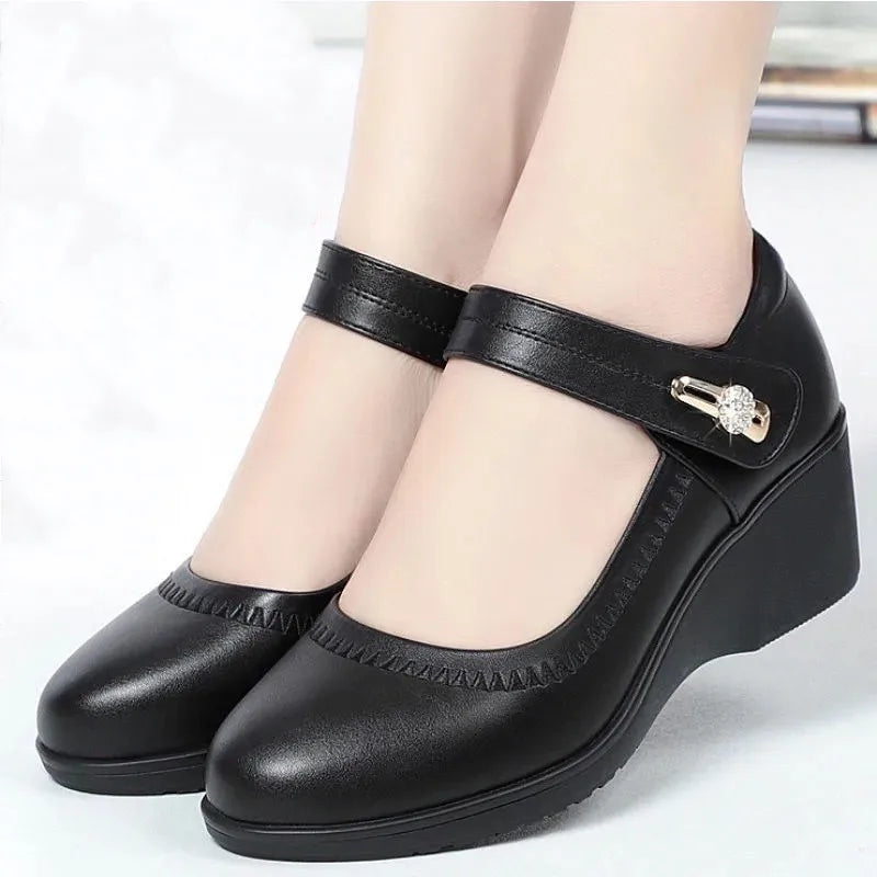 Elegante und stützende orthopädische Schuhe