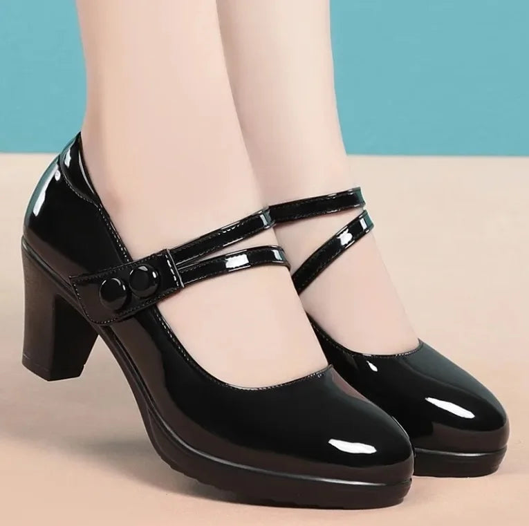 Elegante und stützende orthopädische Schuhe