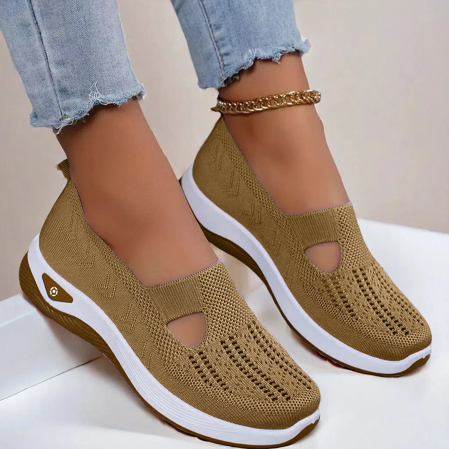 Stützende und stilvolle orthopädische Sandalen