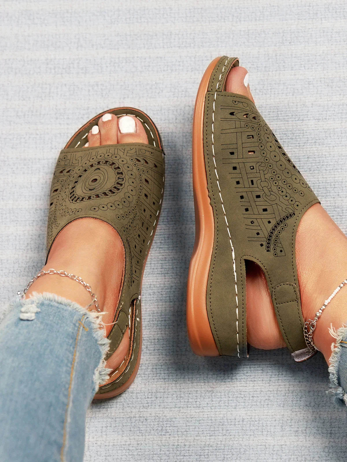 MW | ethnisches Muster geschlagene hohle Klettverschluss Retro Sandale