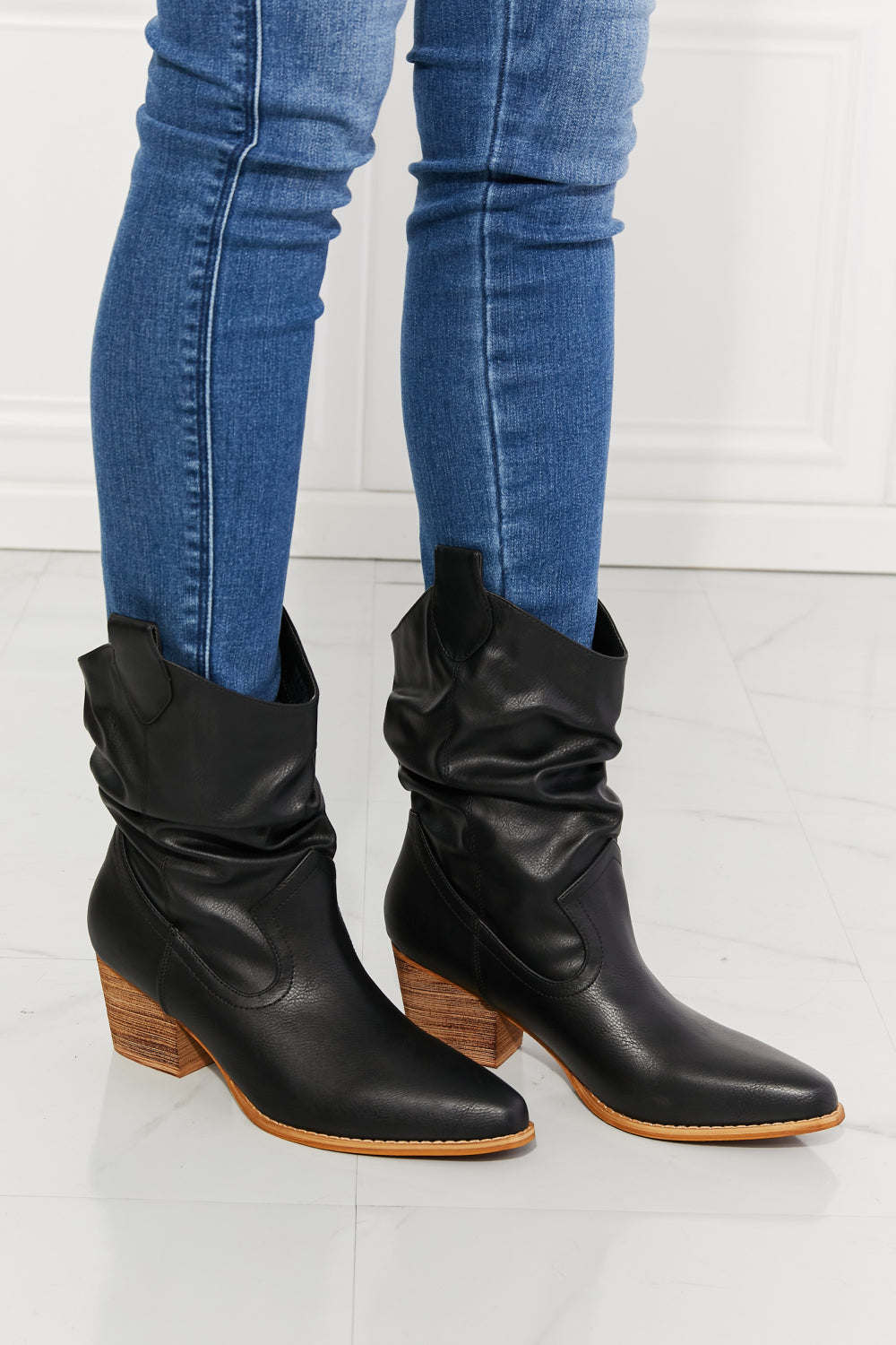 Schicke Orthopädische Stiefel mit einzigartigem Design