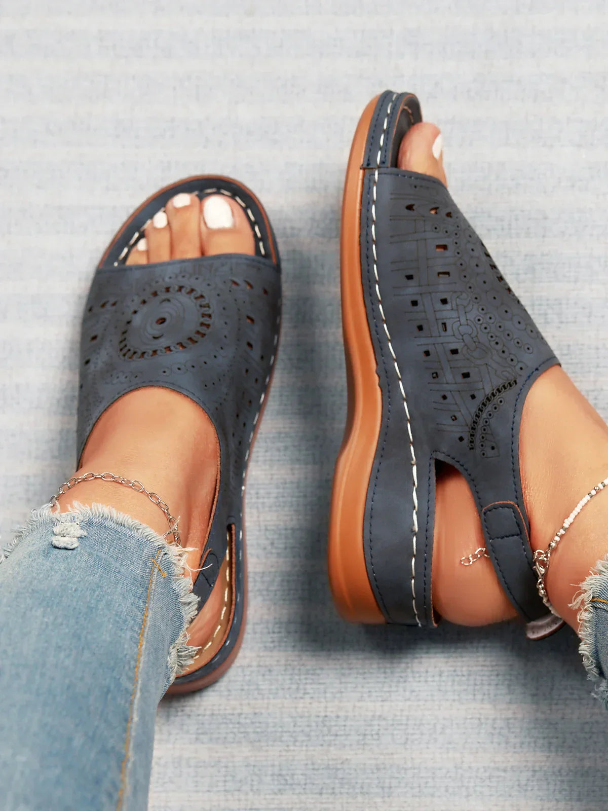MW | ethnisches Muster geschlagene hohle Klettverschluss Retro Sandale