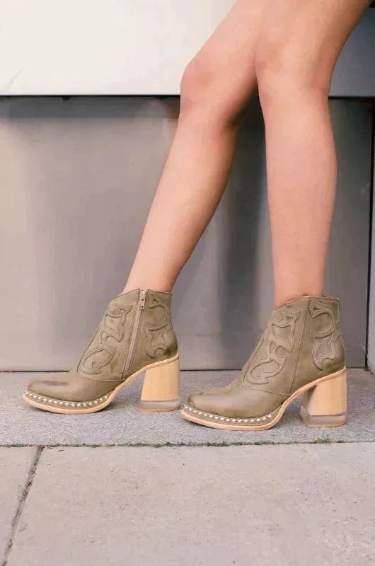 Stilvolle Orthopädische Stiefel für jeden Anlass