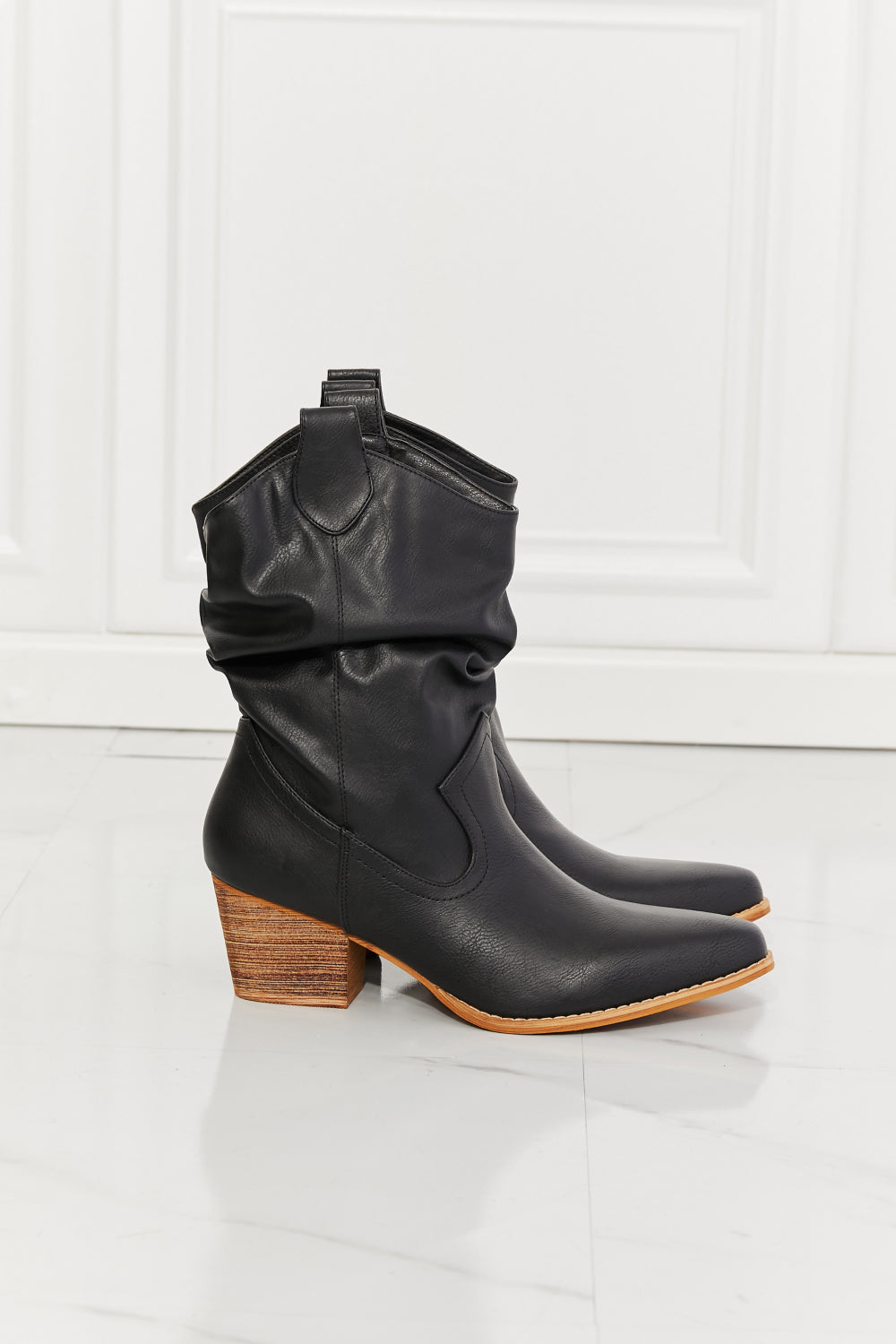 Schicke Orthopädische Stiefel mit einzigartigem Design