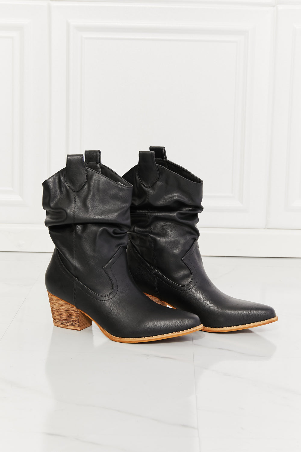 Schicke Orthopädische Stiefel mit einzigartigem Design