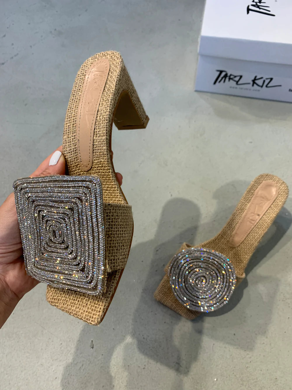 MW | Quadratische Runde Sandalen mit niedrigem Absatz